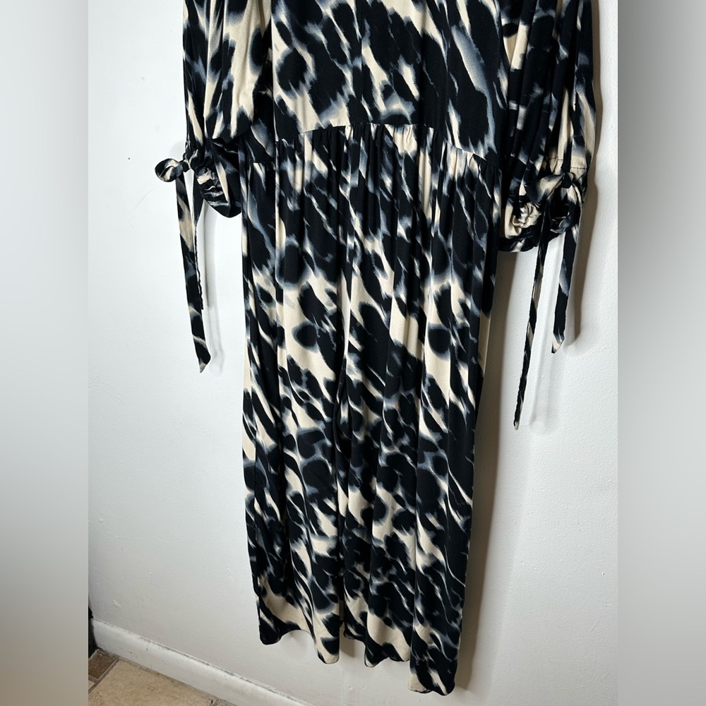 ASOS Curve Black and White Abstract Print Jumpsuit - Picture 8 of 9